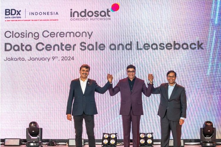 
Indosat Ooredoo Hutchison (Indosat atau IOH) umumkan kesepakatan sebesar Rp 2,625 triliun dengan BDx Indonesia terkait akuisisi portofolio carrier-neutral colocation dan edge sites dalam rangka merevolusi lanskap digital Indonesia, Jakarta, Selasa (9/1/2024). Akuisisi ini juga mencakup pusat data di sepuluh lokasi strategis yang terhubung ke enam kabel laut dalam negeri dan lima kabel laut internasional. 