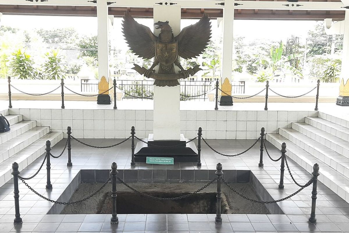 Lubang tempat diketemukanya jenazah dua Pahlawan Revolusi Brigadir Jenderal (anumerta) Katamso Darmokusumo dan Kolonel Infantri (anumerta) Sugiyono.