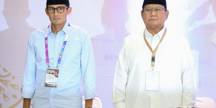 Pasangan capres dan cawapres, Prabowo Subianto dan Sandiaga Uno, saat pengambilan nomor urut di Gedung KPU, Jakarta Pusat, Jumat (21/9/2018).