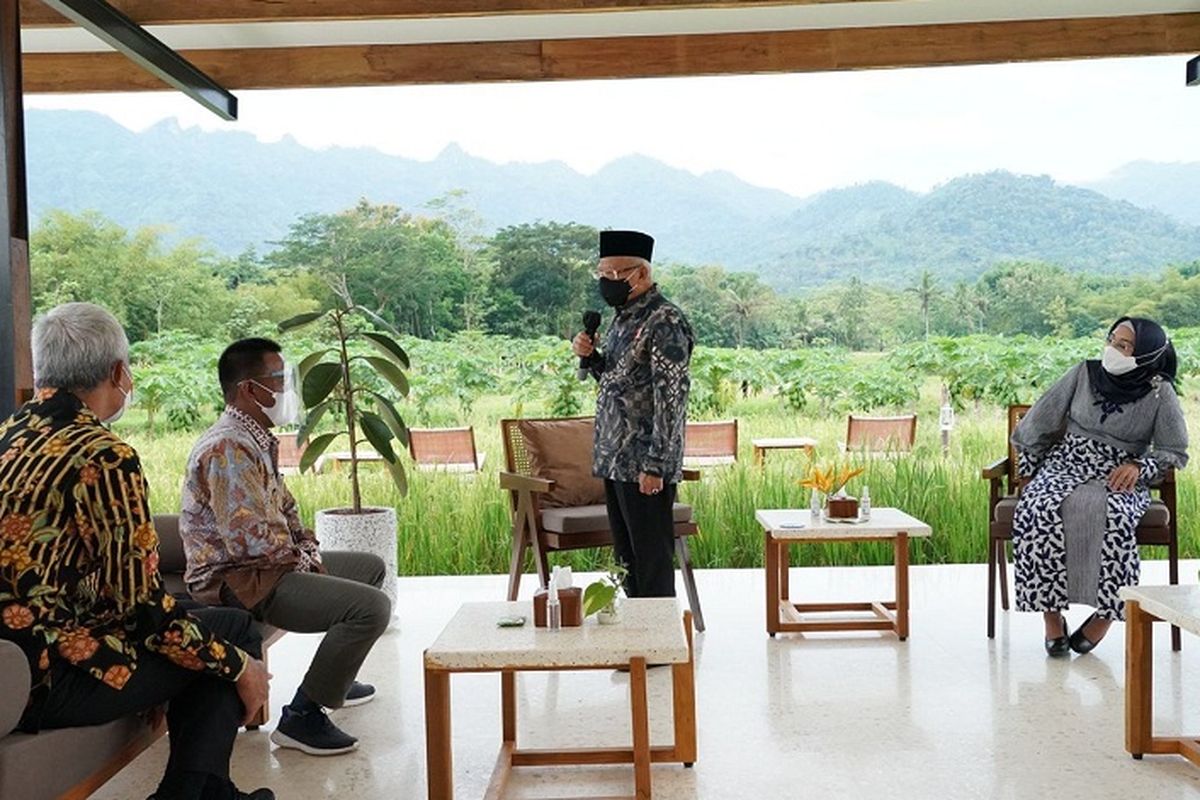 Wakil Presiden RI Ma?ruf Amin saat mengunjungi Balkondes PGN Karangrejo, Magelang Jawa Tengah, pada Kamis (21/04/2022) untuk mengecek sinergi badan usaha dengan masyarakat dalam mengembangkan destinasi wisata berbasis energi ramah lingkungan. 