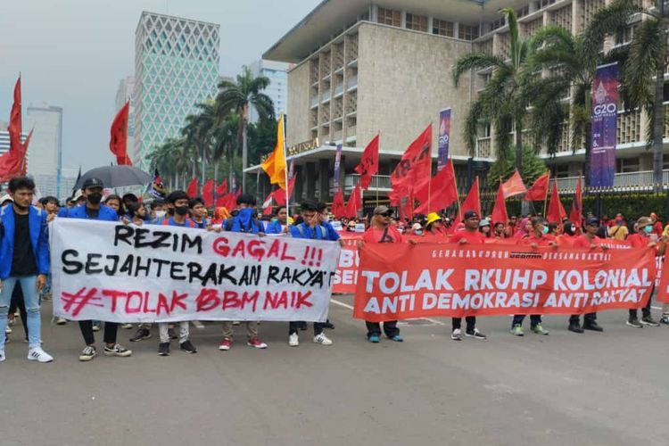 Situasi aksi demonstrasi di depan Bank Indonesia, Selasa (13/9/2022