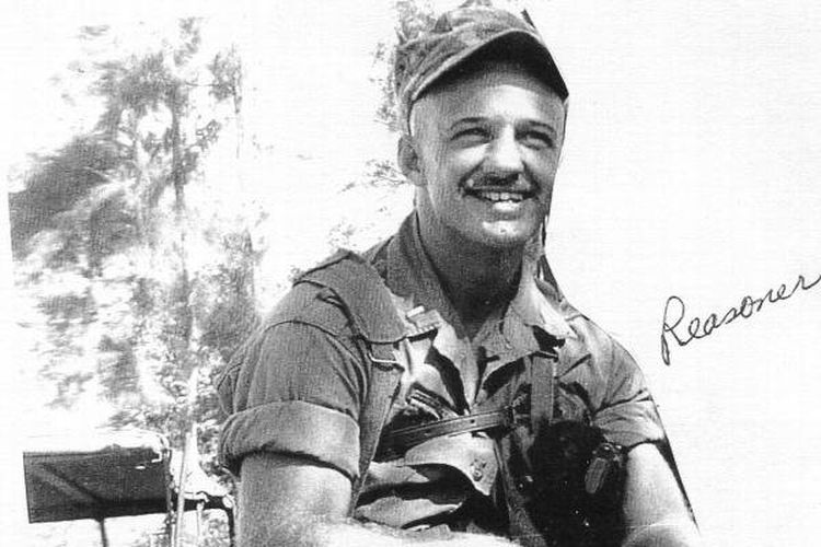 Prajurit Marinir AS Frank S Reasoner yang mendapatkan Medal of Honor atas aksinya di Perang Vietnam.