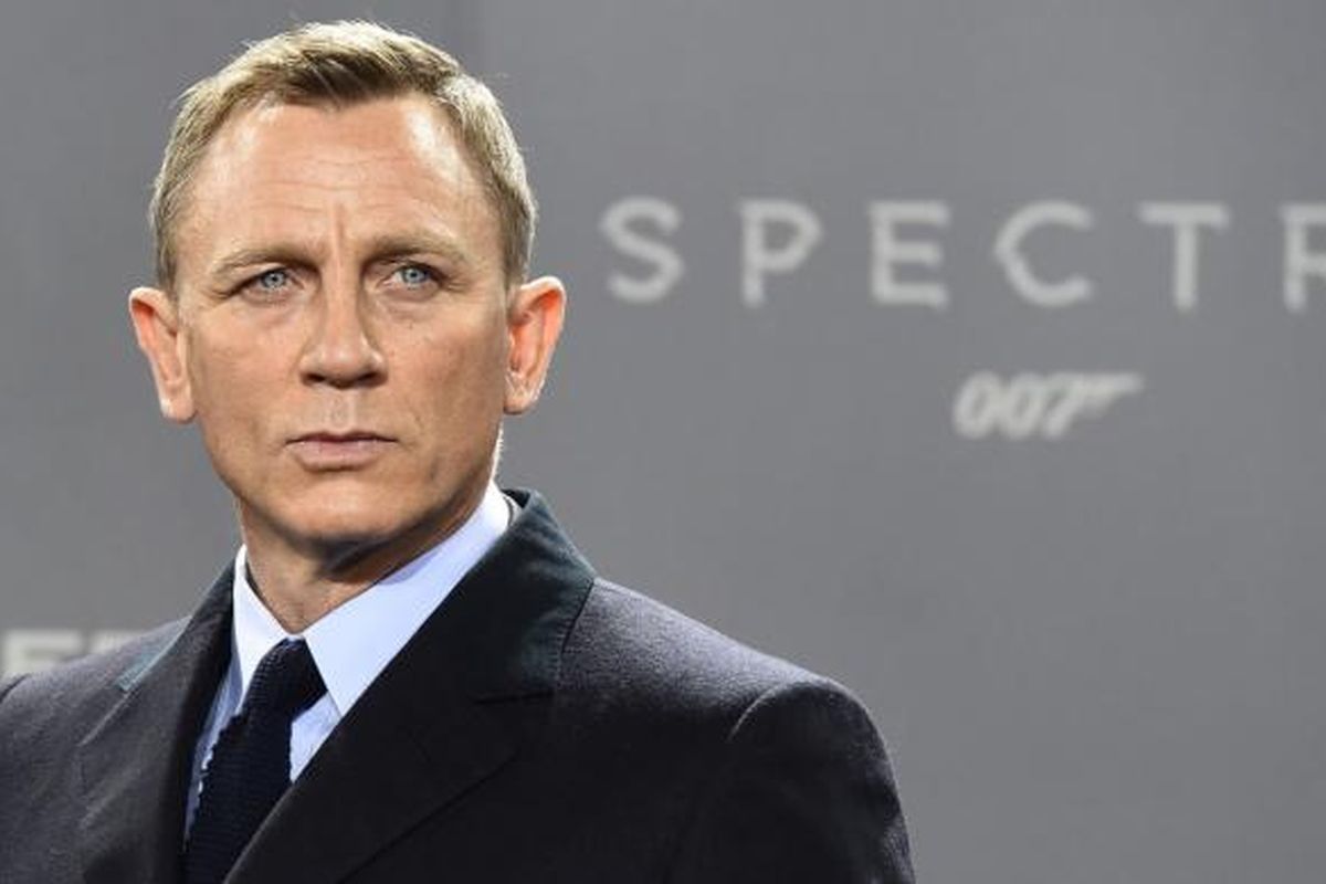 Sebuah foto yang dibikin pada 28 Oktober 2015 di Berlin, Jerman, memerlihatkan aktor Inggris Daniel Craig berpose untuk para fotografer dalam sebuah sesi foto untuk film baru James Bond, Spectre, yang disutradarai oleh Sam Mendes. 