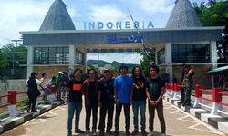 Saat Personel Band d’Masiv Mampir ke PLBN Mota’ain...