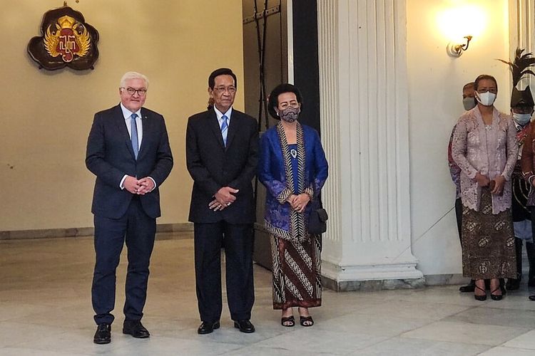 Presiden Jerman bersama Gubernur DIY sekaligus Raja Keraton Yogyakarta Sri Sultan HB X, di Keraton Yogyakarta Jumat (17/7/2022)