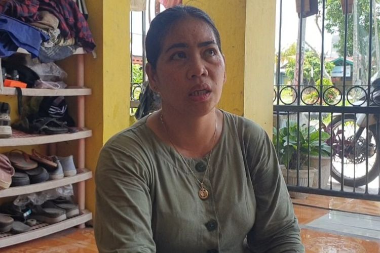Lidya saat diwawancarai di Jalan Pelita, Desa Medan Krio, Kecamatan Sunggal, Kabupaten Deli Serdang, Selasa (3/9/2024). 