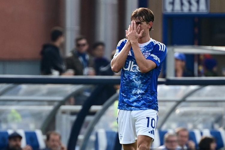 Gelandang Como 1907 Nico Paz merayakan gol kedua timnya dalam laga Serie A Italia antara Como dan Juventus di Stadion Giuseppe Sinigaglia di Como, Italia pada 19 Oktober 2025.