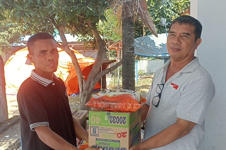 PWI NTT Salurkan Bantuan untuk 24 Wartawan Terdampak Gempa Flores