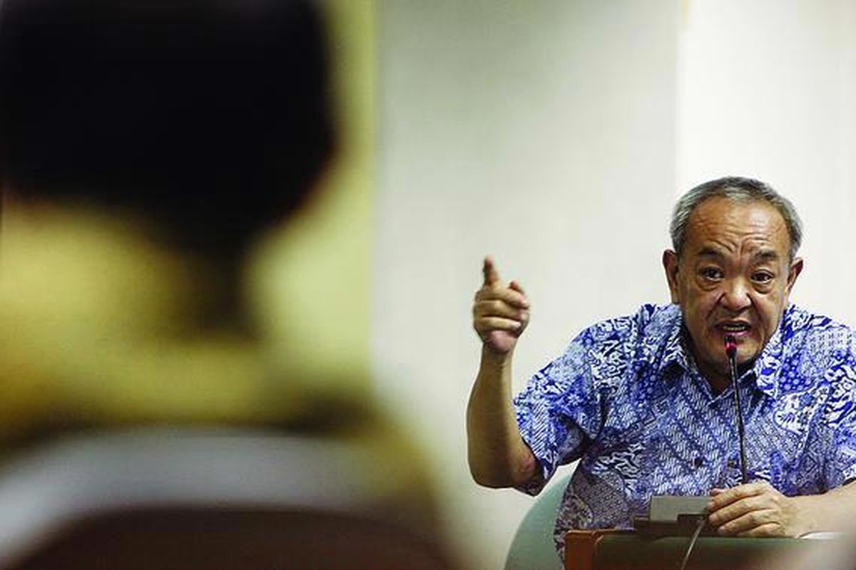 Terdakwa kasus percobaan penyuapan kepada pimpinan Komisi Pemberantasan Korupsi (KPK), Anggodo Widjojo, menjalani sidang lanjutan dengan saksi kuasa hukum Ari Muladi, Sugeng Teguh Santosa, di Pengadilan Khusus Tindak Pidana Korupsi, Jakarta, Selasa (6/7). Anggodo sempat bertanya kepada Sugeng terkait dugaan adanya rekayasa Anggodo dalam kasus suap kepada pimpinan KPK.