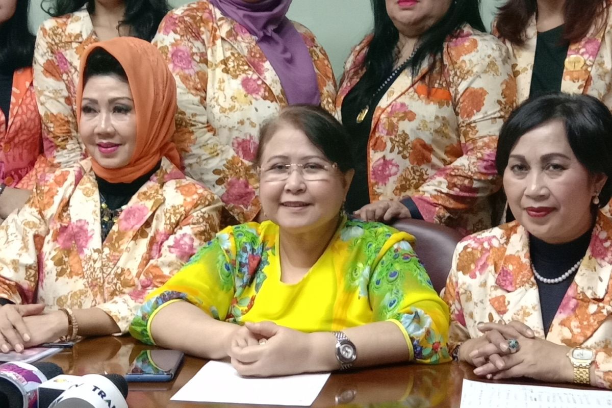 Elza Syarief menggelar jumpa pers dikantor hukumnya di kawasan Menteng, Jakarta Pusat, Senin (2/9/2019).