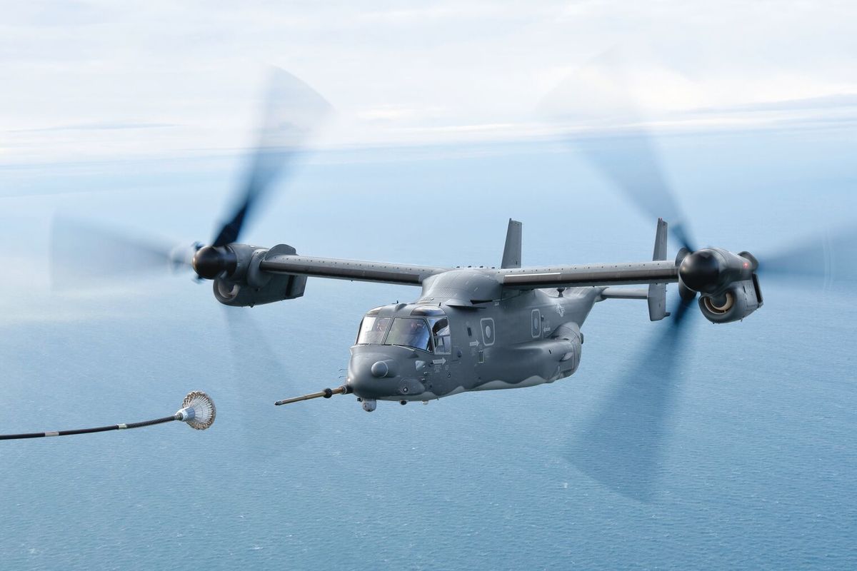 Helikopter Bell MV-22 Osprey memiliki kapabilitas pengisian bahan bakar di udara (air-to-air) refuelling, sehingga daya jelajahnya bisa bertambah.