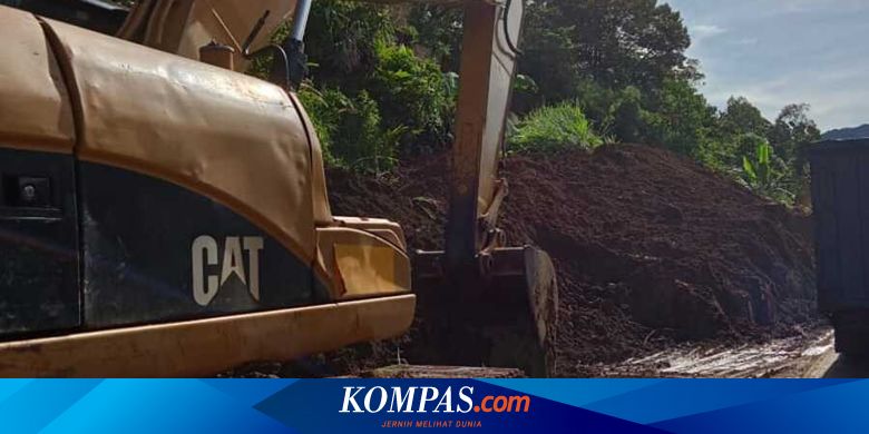 Longsor di Bengkulu Tengah Menutup Badan Jalan - Vimarsana News
