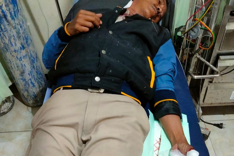 PNS Polsek Sukorejo terjerat benang bekas layang-layang