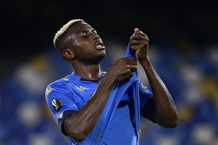 Penyerang Napoli asal Nigeria, Victor Osimhen, bereaksi dalam pertandingan Grup F Liga Europa antara Napoli vs AZ Alkmaar pada 22 Oktober 2020 di Stadion San Paolo di Naples.