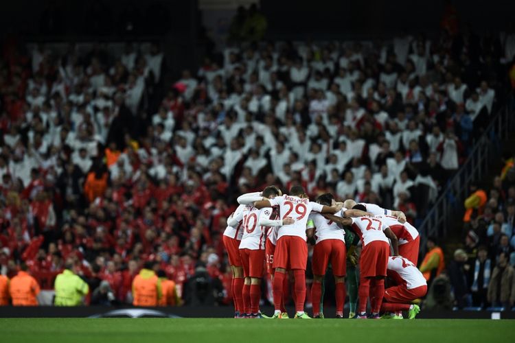 Para pemain AS Monaco berkumpul sebelum melawan Manchester City pada partai pertama babak 16 besar Liga Champions di Stadion Etihad, 21 Februari 2017.