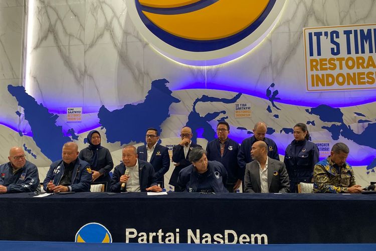 DPP Partai Nasdem menyampaikan pernyataan sikap atas putusan Mahkamah Konstitusi (MK) mengenai pemisahan Pemilu nasional dan Pilkada mulai tahun 2019 di Nasdem Tower, Jakarta Pusat, Senin (30/6/2025). 