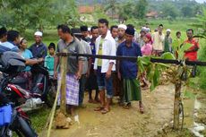 9 Tahun Dibiarkan Rusak, Jalan Ditanami Pohon Pisang