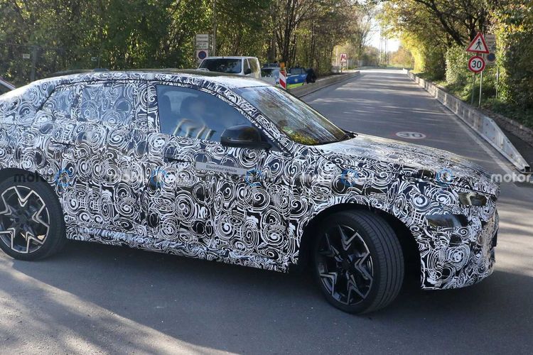 Spyshot BMW iX2