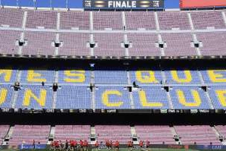 Markas FC Barcelona, Stadion Camp Nou, saat dipakai latihan oleh tim rugbi RC Toulon pada 23 Juni 2016.