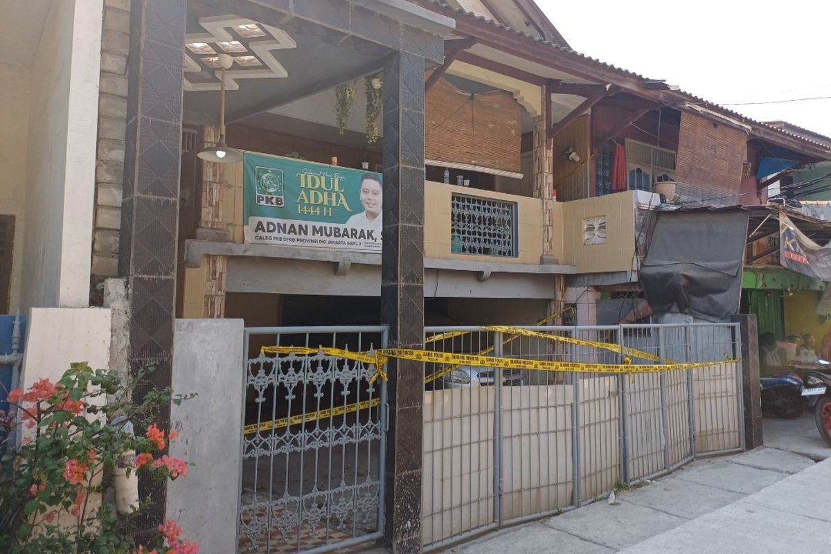 Rumah Hamka Rusdi (50), warga Koja yang ditemukan tewas membusuk bersama anak bungsunya, AQ (2), di Jalan Balai Rakyat V, Tugu Selatan, Koja, Jakarta Utara, Senin (30/10/2023).