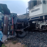 Viral, Foto Kecelakaan antara Kereta Api Kontainer dan Truk, Ini Kronologinya