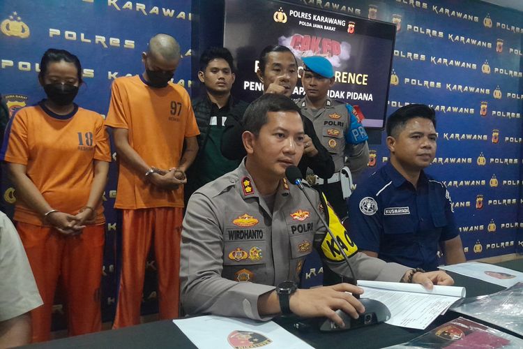 Kapolres Karawang AKBP Wirdhanto Hadicaksono saat konferensi pers pengungkapan kasus pembunuhan yang didalangi istri korban di Mapolres Karawang, Selasa (16/1/2024).