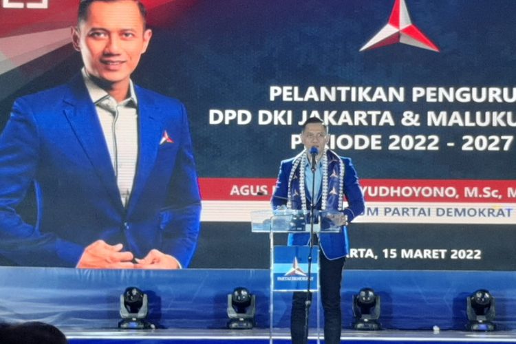 Ketua Umum Partai Demokrat Agus Harimurti Yudhoyono (AHY) berpidato dalam acara pelantikan pengurus DPD Partai Demokrat DKI Jakarta dan Maluku Utara di JIExpo Kemayoran, Jakarta, Selasa (15/3/2022).