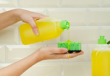 9 Barang yang Tidak Boleh Dibersihkan dengan Sabun Cuci Piring