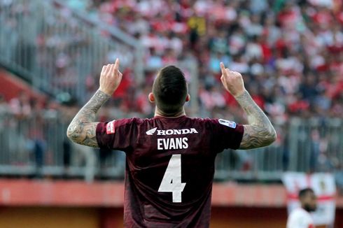 Makna Trofi Piala Indonesia dalam Perjalanan Karier Aaron Evans