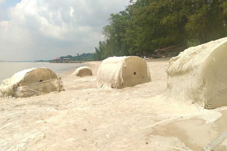 Objek Wisata Pantai Pongkar Karimun Dicemari Limbah Gulungan Tisu Halaman  all - Kompas.com