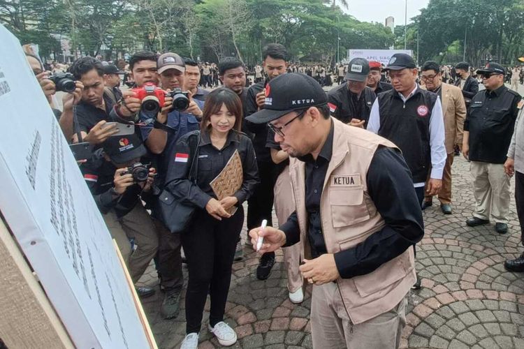 Ketua Bawaslu Banten Ali Faisal menyebut ribuan alat peraga kampanye peserta pemilu telah ditertibkan. Peserta pemilu melanggar pemasangan di pohon