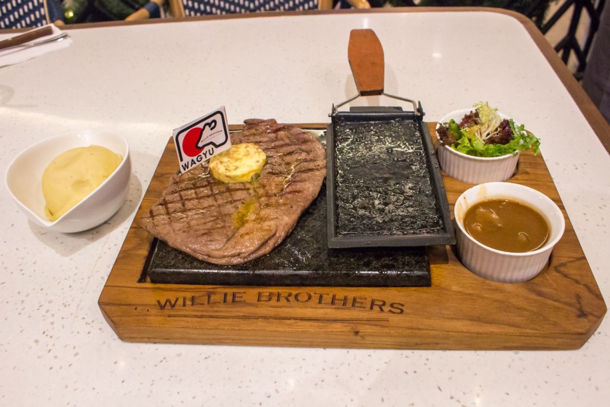 Wagyu Ribeye, salah satu menu andalan di Willie Brothers Steak & Cheese Kelapa Gading.
