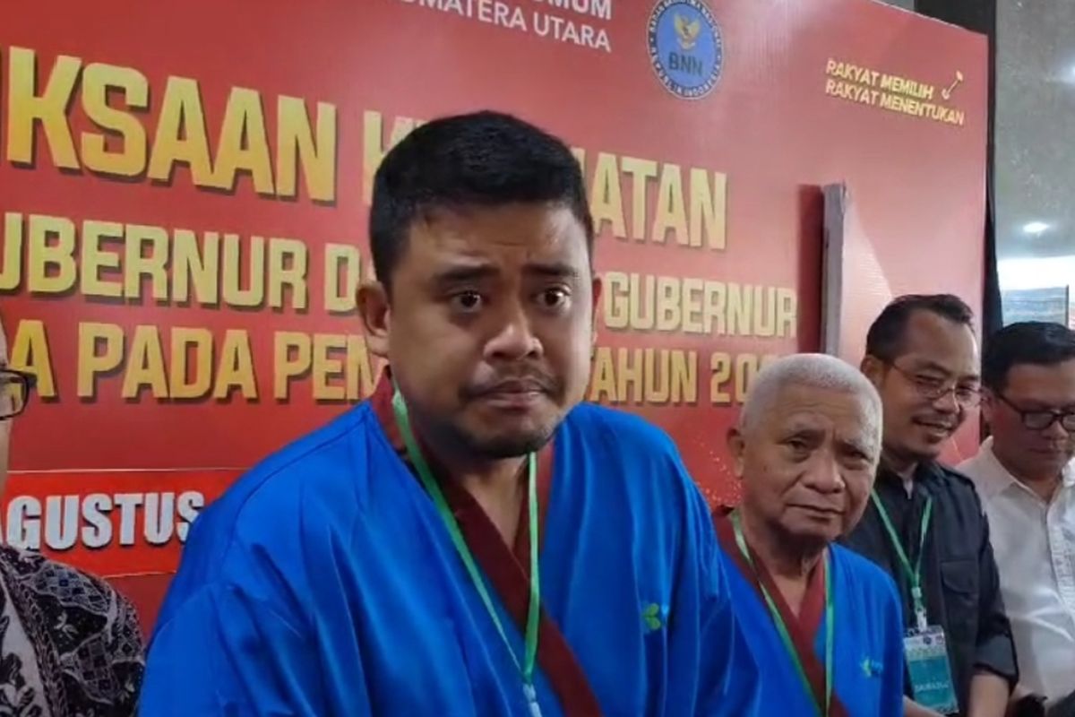 Bakal Calon Gubernur Sumut, Bobby Nasution dan wakilnya, Surya saat menjalani pemeriksaan di RSUP Adam Malik Medan, Senin (2/9/2024)
