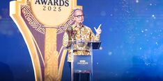 Menperin Raih Penghargaan Tokoh Akselerator Transformasi Industri Hijau