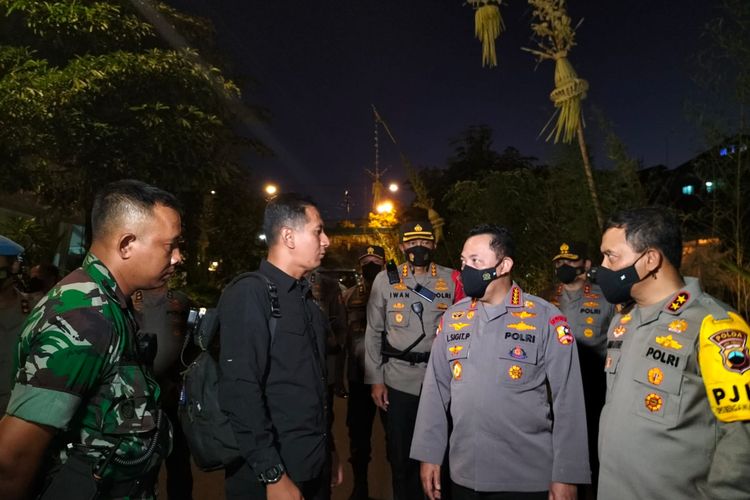 Kapolri Jenderal Polisi Listyo Sigit Prabowo, kembali tiba di Solo, melakukan pengecekan di Puro Mangkunegaran.
