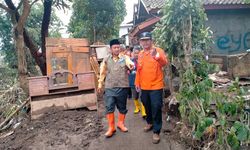 Atasi Banjir di Dayeuhandap, Wagub Uu Minta Warga di Sepanjang Sungai Cipeujeuh Mau Direlokasi