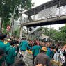 Paksa Maju ke Istana Merdeka, Pedemo Terobos Kawat Berduri di Jalan Medan Merdeka Barat 