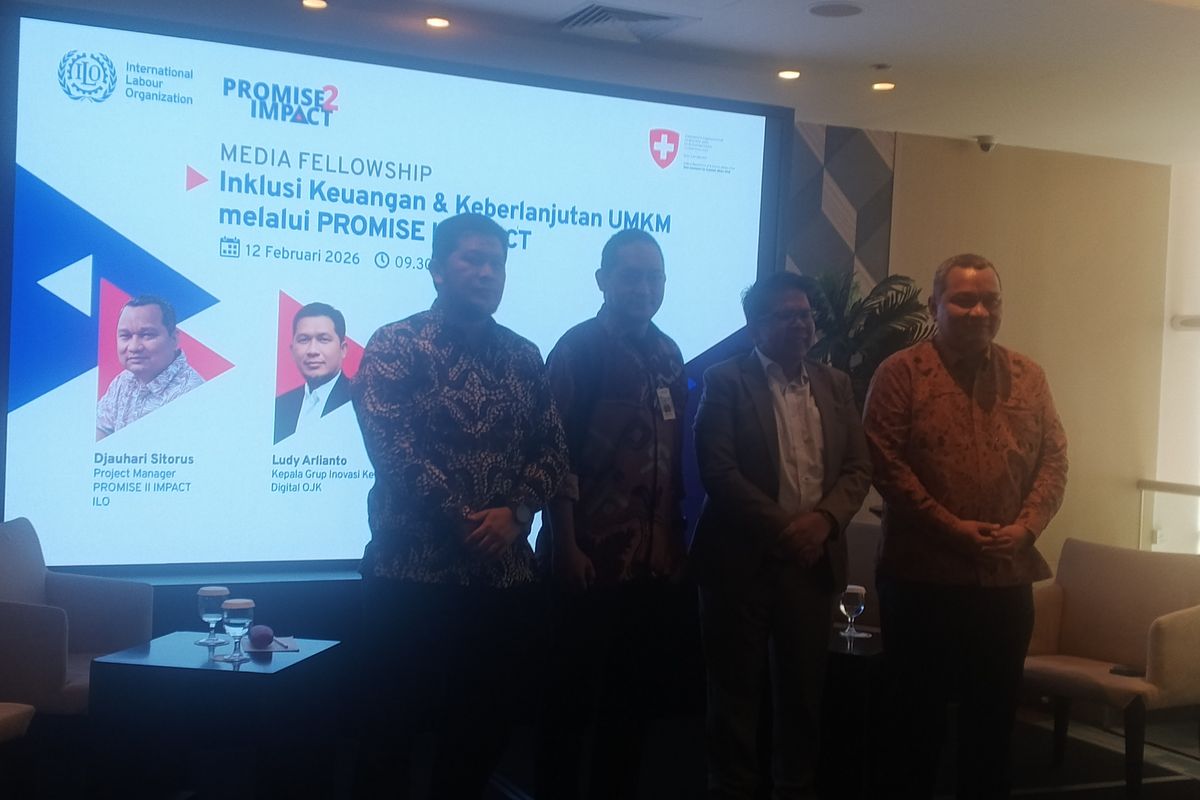 Kepala Grup Inovasi Keuangan Digital OJK, Ludy Arlianto (kiri) usai mengisi acara Inklusi Keuangan dan Keberlanjutan UMKM melalui Promise II Impact di Jakarta, Kamis (12/2/2026).