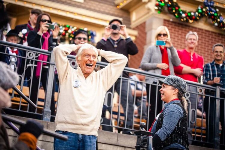 Rahasia Bugar Aktor Dick Van Dyke di Usia 100 Tahun