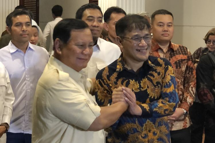 Ketua Umum Partai Gerindra Prabowo Subianto bertemu dengan politikus PDI-P Budiman Sudjatmiko. Pertemuan itu berlangsung di kediaman Prabowo, Jalan Kertanegara, Jakarta Selatan, Selasa (18/7/2023). 