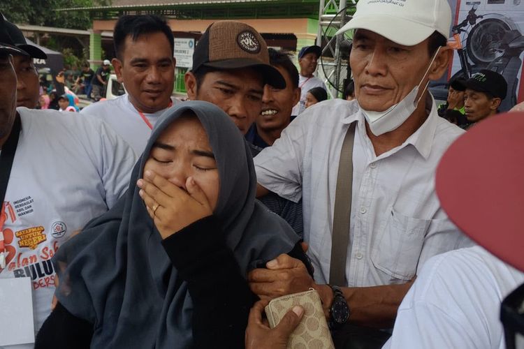 Saat Peserta Jalan Sehat di Malang Pingsan Usai Sabet Hadiah Umrah...