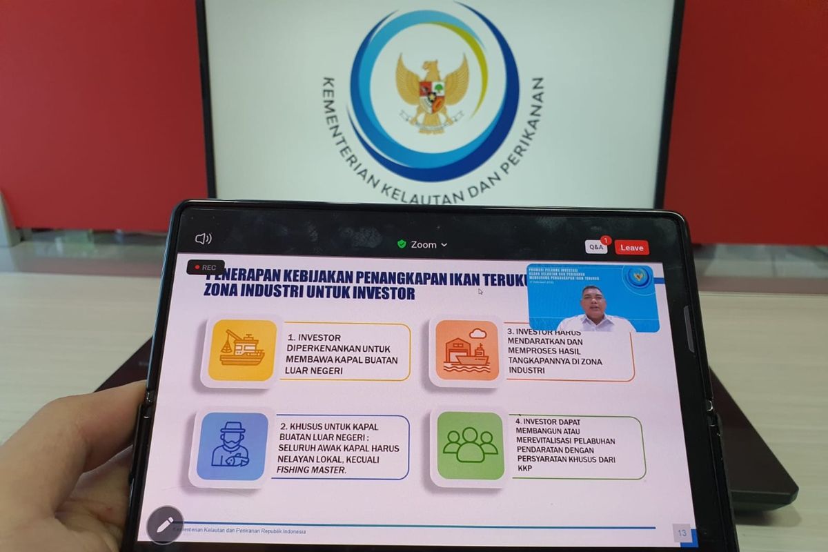 Promosi peluang investasi usaha untuk mendukung penangkapan ikan terukur di hadapan ratusan calon investor melalui format web seminar (webinar), Kamis (17/2/2022).