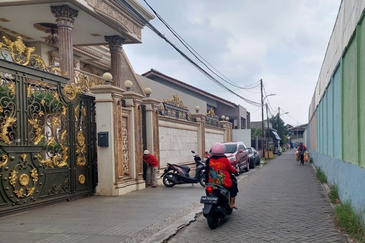 Lokasi di mana seorang perempuan menjadi koran pelecehan seksual di Jalan Raya Ranca Dulang, RT004/RW005, Mergasari, Karawaci, Kota Tangerang.