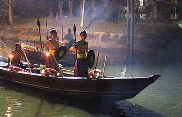 Kanal kuno peninggalan zaman Kerajaan Sriwijaya menjadi bagian dalam pertunjukan teatrikal Pelayaran Bersejarah Kerajaan Sriwijaya pada pembukaan Festival Sriwijaya di Taman Purbakala Kerajaan Sriwijaya, di Palembang, Sumatera Selatan, Senin (16/6/2014) malam. Festival yang digelar hingga 22 Juni itu diselenggarakan di situs pusat Kerajaan Sriwijaya dengan maksud memperkenalkan kembali dan melestarikan sejarah Sriwijaya. 