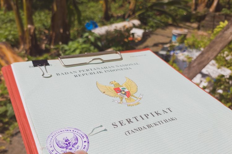 Ilustrasi sertifikat tanah di Indonesia