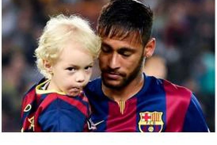 Bintang Barcelona dan putranya, Davi Lucca.
