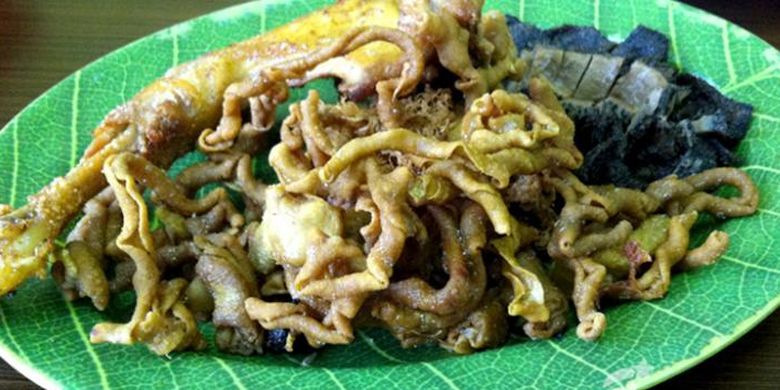 Ayam goreng, babat dan usus ayam.