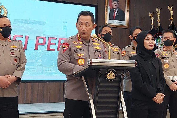 Kapolri Jenderal Listyo Sigit Prabowo di Ruangan Rupatama, Mabes Polri, Jakarta, Jumat (30/9/2022).