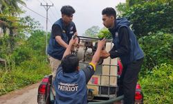 Atasi Krisis Air Papua Barat, TEP Unhas Gandeng Polisi Salurkan Bantuan dari Rumah ke Rumah