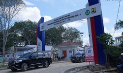Jalur Darat Rusak, Material Sekolah Rakyat Nagan Raya Diangkut Lewat Udara